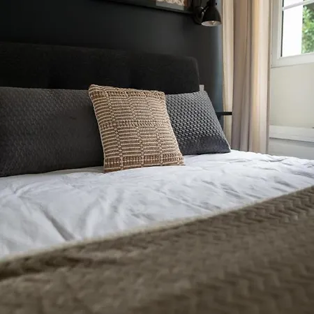Apartment T2 Lumineux - Renove- - Centre Historique Dinan- Parking - Terrasse